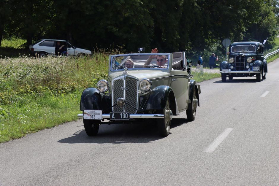 Biržų keliais riedėjo nesenstanti klasika