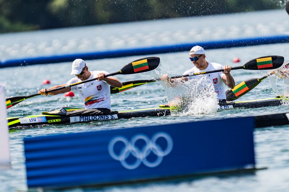 Keturvietės baidarininkai prasibrovė į olimpiados pusfinalį, dvivietės įgulai pritrūko 0,01 sek.