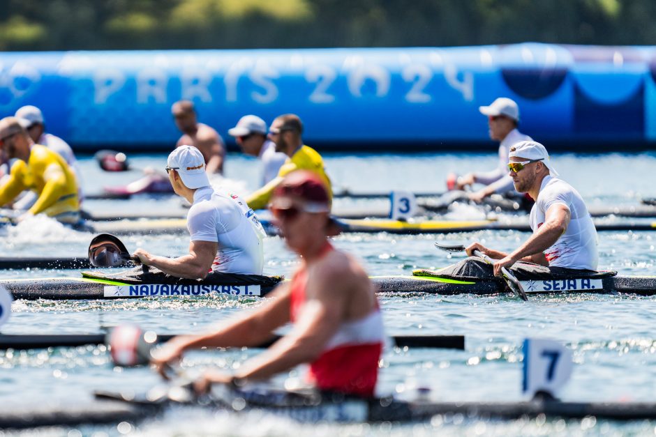 Keturvietės baidarininkai prasibrovė į olimpiados pusfinalį, dvivietės įgulai pritrūko 0,01 sek.