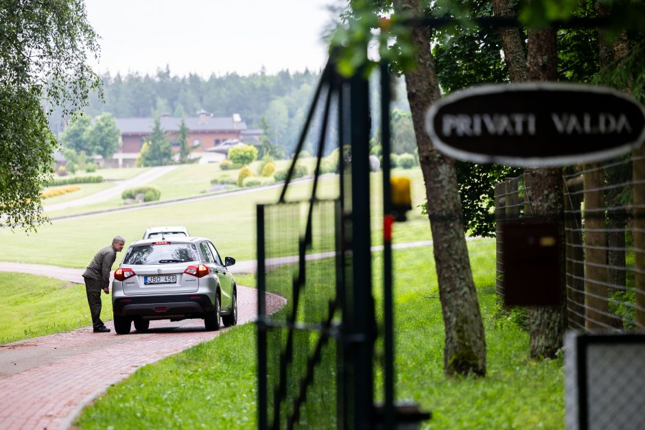 Inspektoriai pateko į numanomą J. Borisovo šaudyklą prie Trakų, nurodys statinį nugriauti