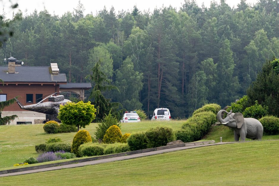 Inspektoriai pateko į numanomą J. Borisovo šaudyklą prie Trakų, nurodys statinį nugriauti