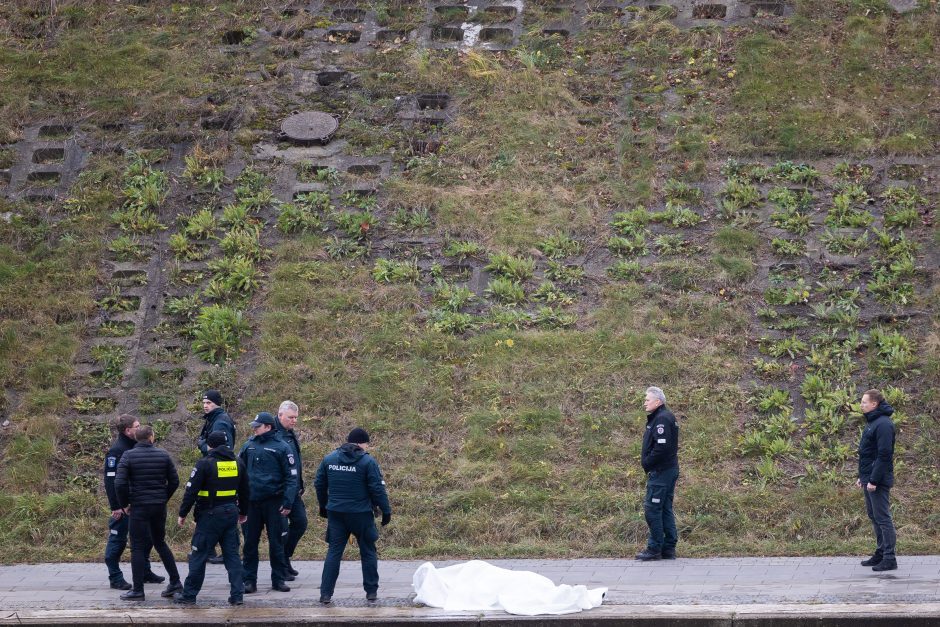 Artimasis patvirtino – Neryje rastas 17-mečio lavonas, bet taškas istorijoje dar nepadėtas