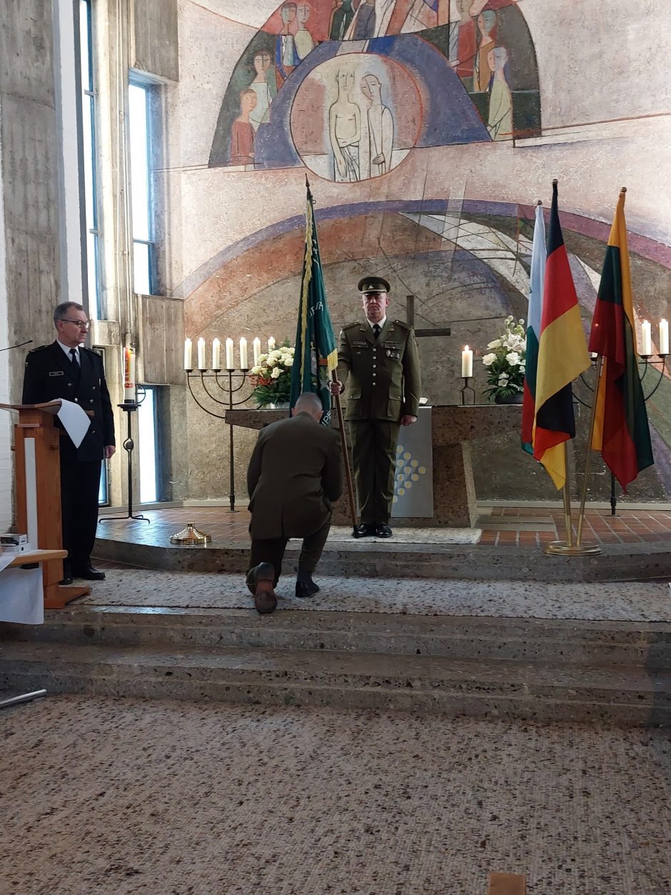 Šaulių priesaika toli nuo Tėvynės: nori stiprinti Lietuvos gynybinę galią