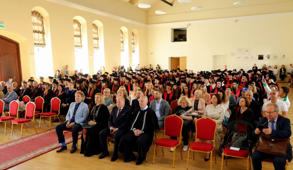 LSU studentams įteikti diplomai