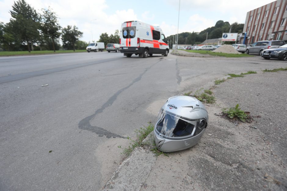 Vilniuje per avariją sužalotas motorolerio vairuotojas