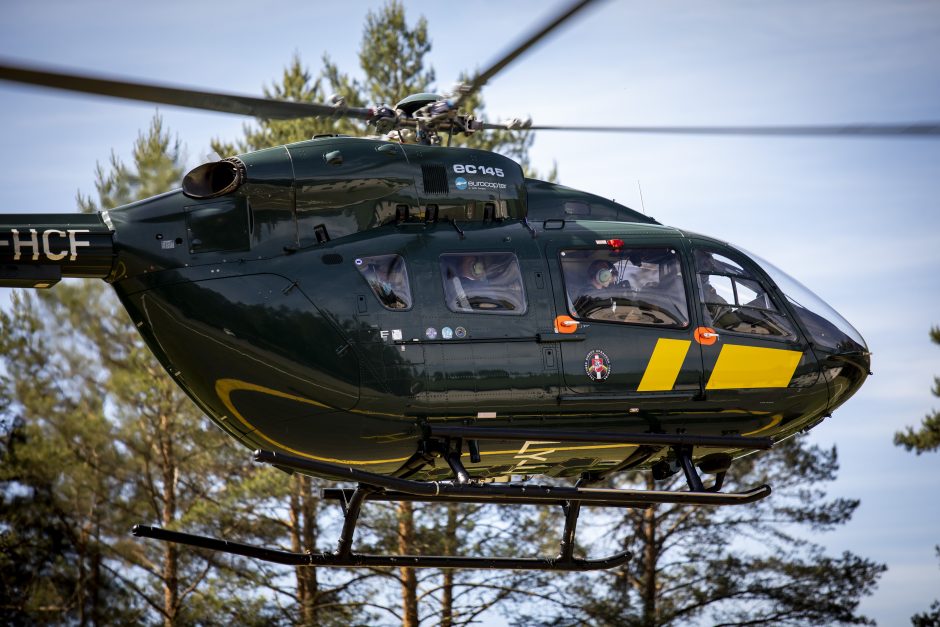 Pasieniečių sraigtasparnio įgula surado Molėtų rajone dingusį užsienietį