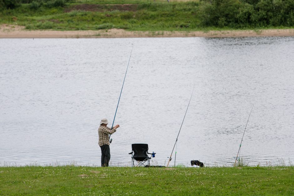 Vievio ežere aptiktas rekordinis nelegalių žvejybos įrankių skaičius