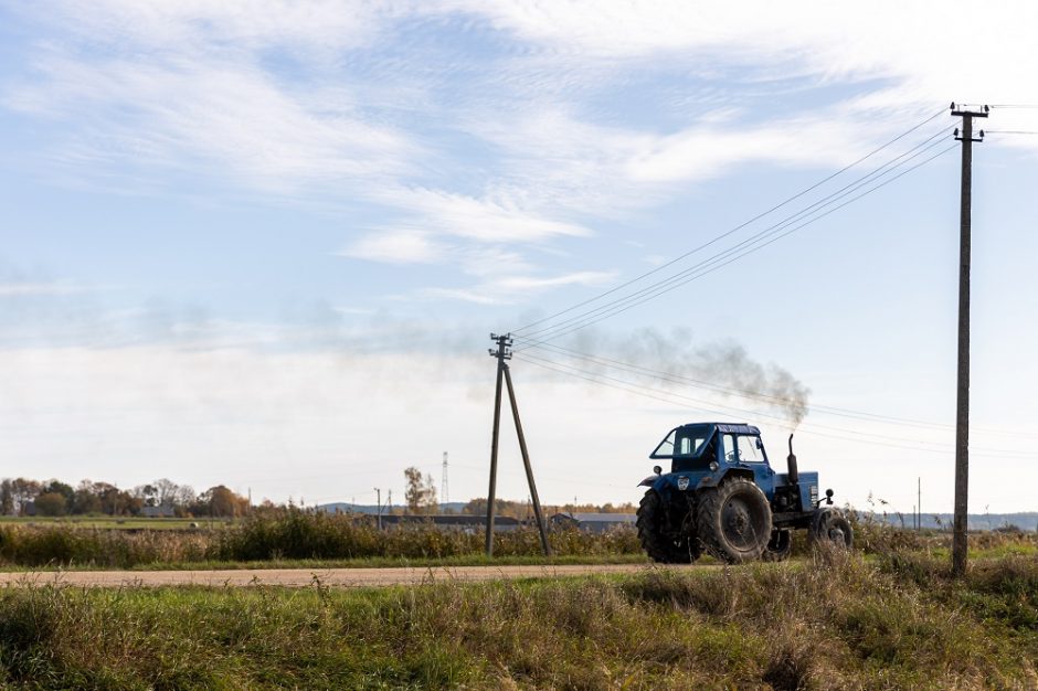 Tauragės rajone buvo dingęs traktorius su smulkintuvu