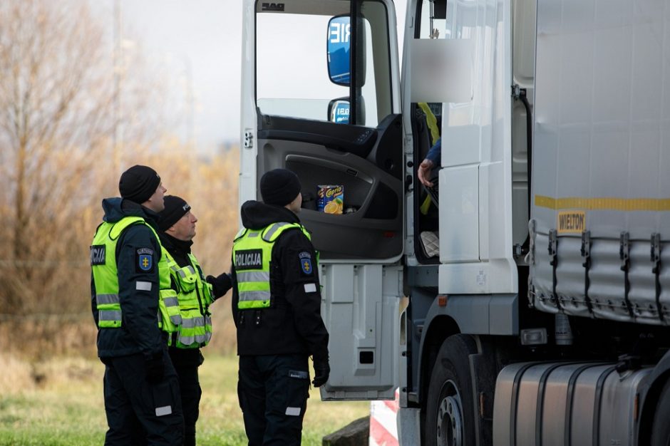 Policininkai pričiupo vienuolika neblaivių krovininių automobilių vairuotojų