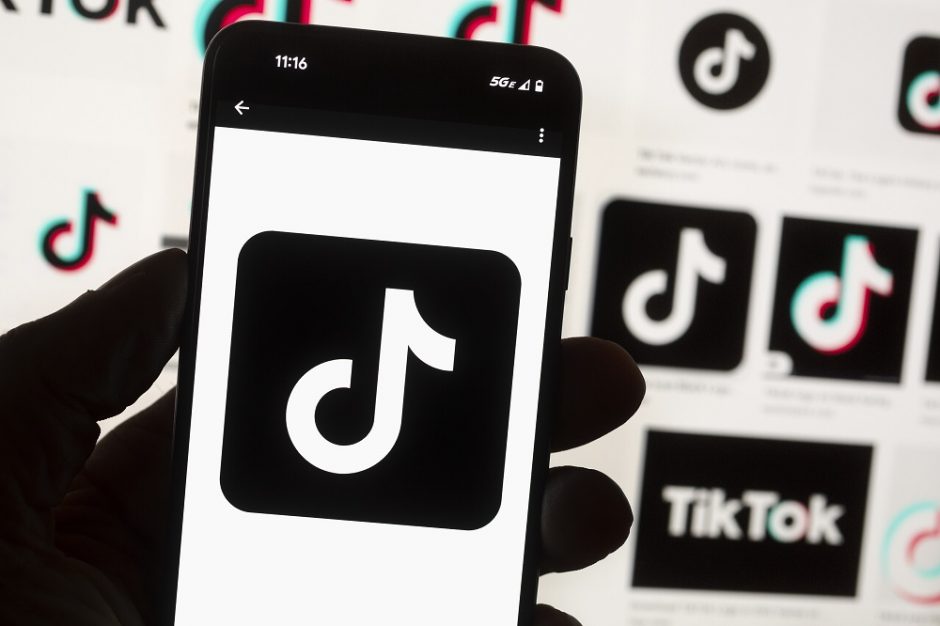 JAV kaltina Kiniją šnipinėjimu: užkliuvo socialinis tinklas „TikTok“