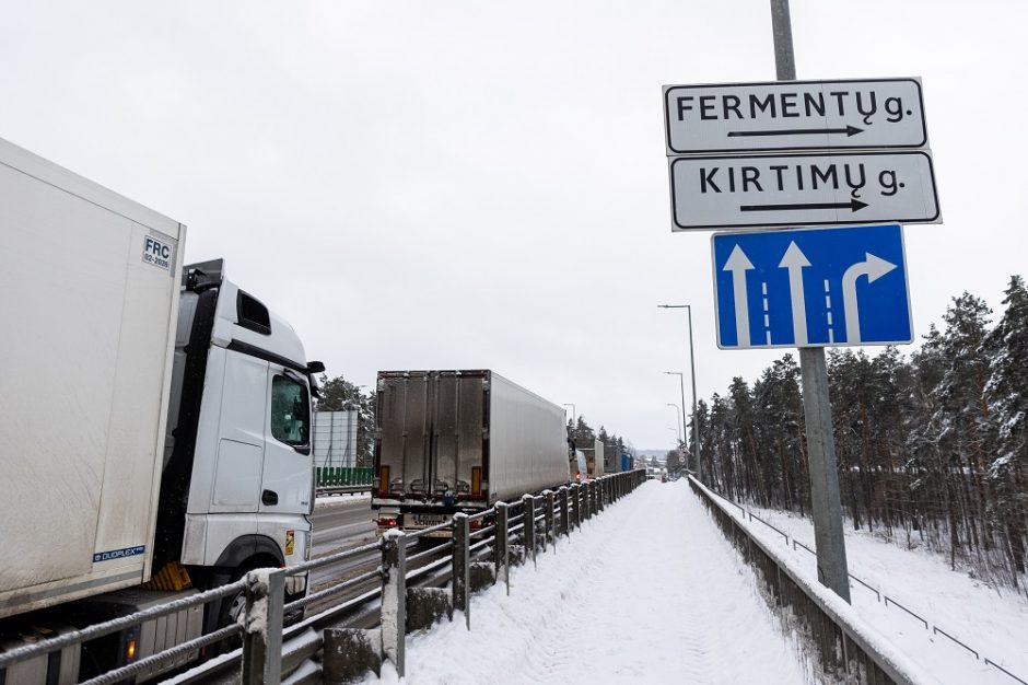 Blogos eismo sąlygos kiša koją: dalyje Vilniaus Kirtimų gatvės uždaromas eismas