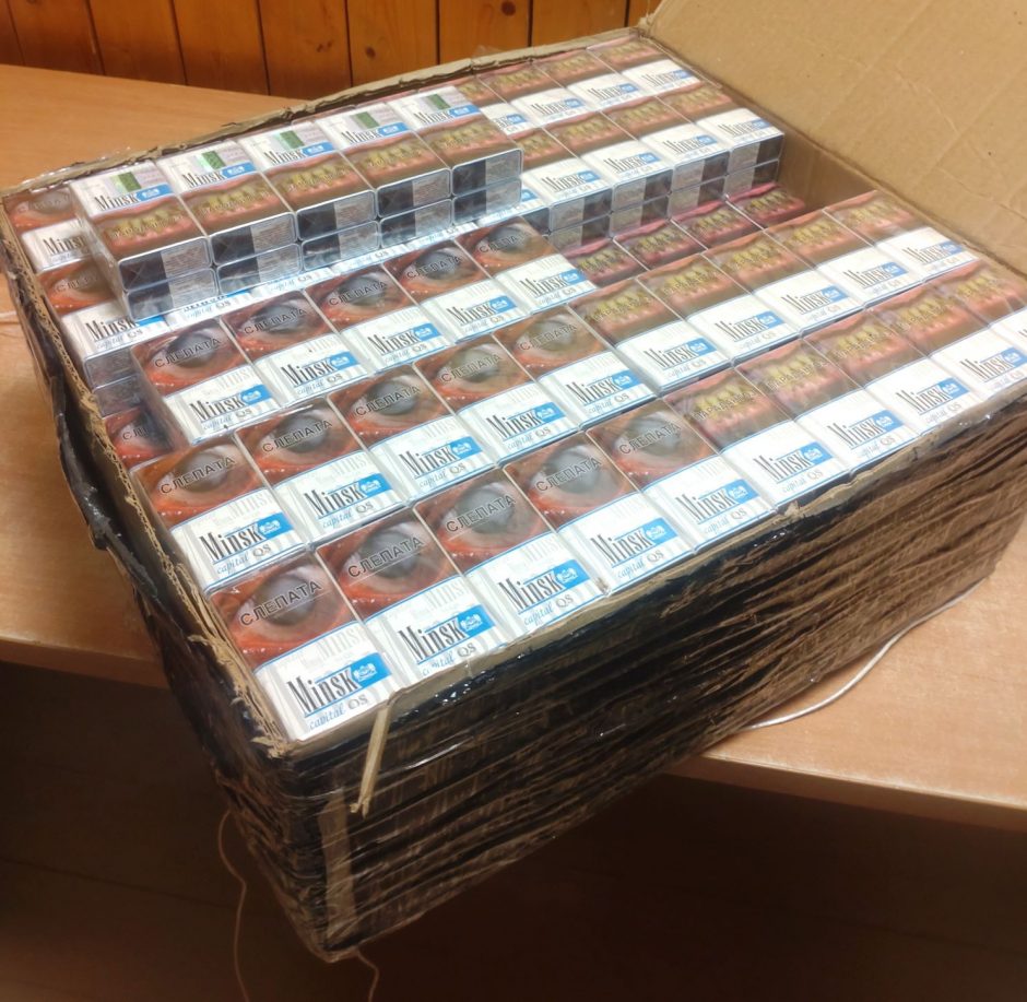 Kontrabanda – net meteorologinių balionų pagalba: konfiskuoti šimtai pakelių cigarečių