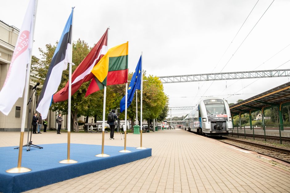 Kauno geležinkelio stotyje susitiko iš Lisabonos ir Talino atvykę traukiniai
