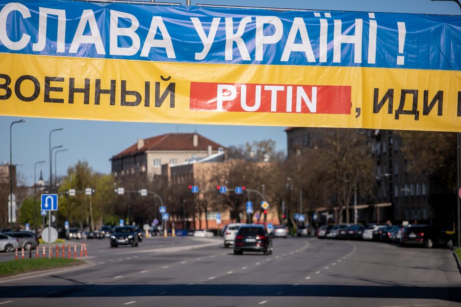 Dingęs plakatas vėl atsirado: šįkart  n****i siunčia V. Putiną