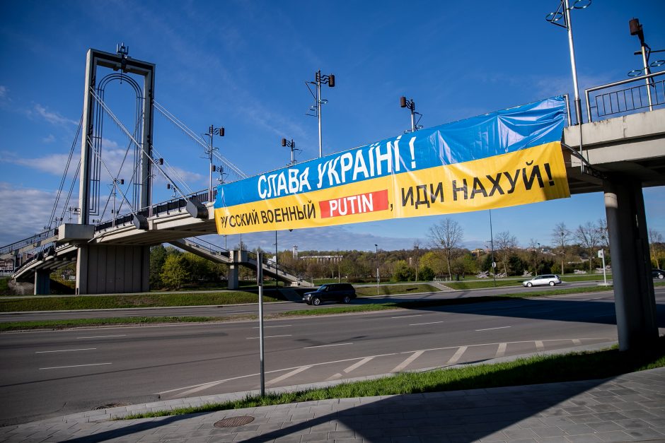 Dingęs plakatas vėl atsirado: šįkart  n****i siunčia V. Putiną