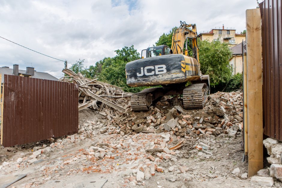 Nerimas Žaliakalnyje: iš nugriauto namo liko tik freska