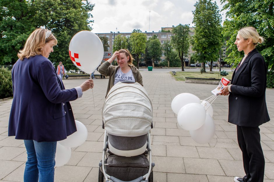 Vaikų gynimo dieną – balionai iš medikų rankų