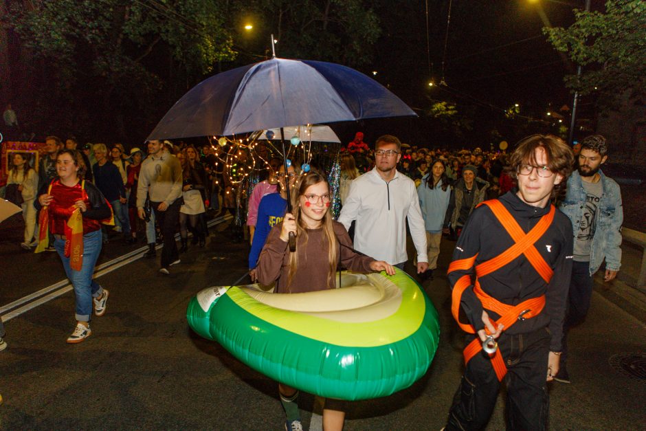 „Fluxus festivalis“ kopimui į Parodos kalną prikėlė Trojos arklį ir drakulą