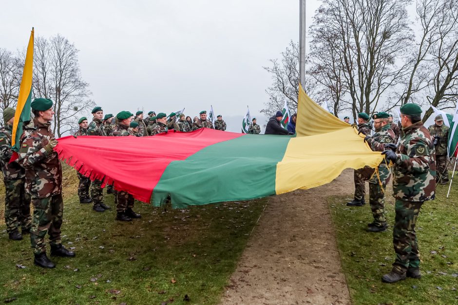 Paskutinę metų dieną ant Pelėdų kalno – nauja Trispalvė