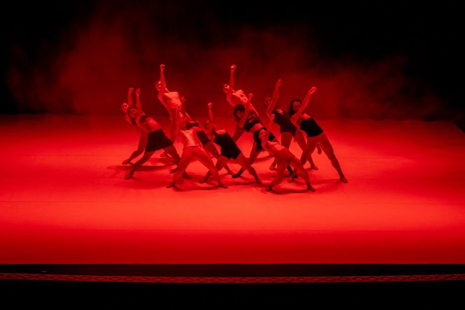 „Ištrintos durys“ – šokio teatro „Aura“ premjerinis spektaklis