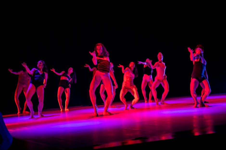 „Ištrintos durys“ – šokio teatro „Aura“ premjerinis spektaklis