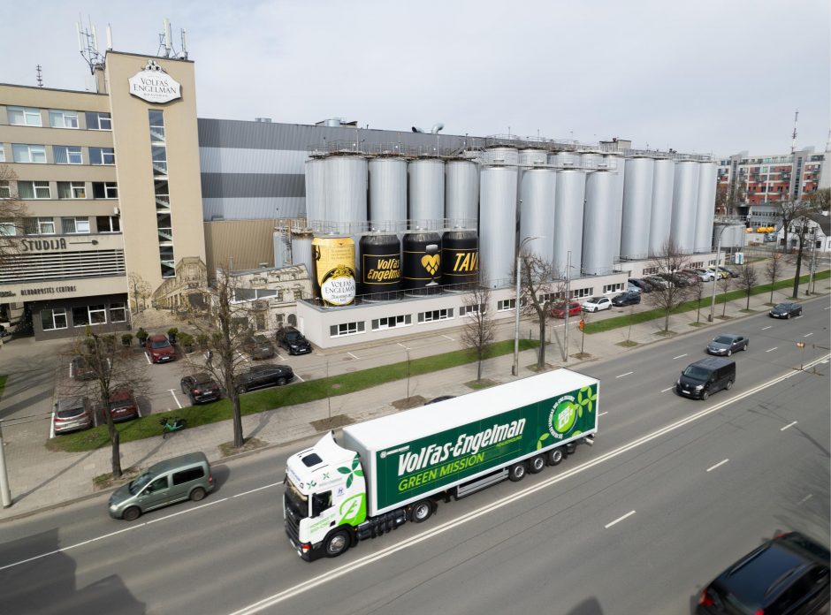 Produkciją Lietuvoje pristato biodujomis varomu vilkiku: per metus 100 tonų sumažins išmetamą CO2