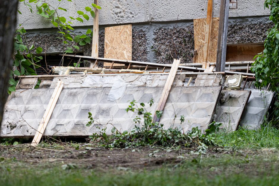 Pradedami sprogusio daugiabučio Viršuliškėse atstatymo darbai: žmonės į namus turėtų sugrįžti rudenį