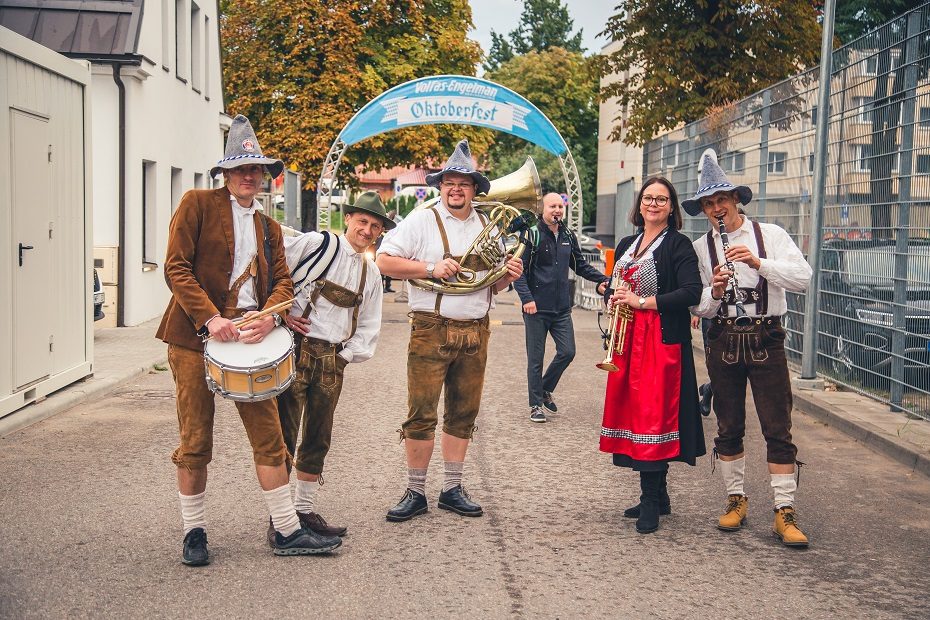 „Oktoberfesto“ aprangos tradicijos: drabužiai iš bebrų odos ir visame pasaulyje išgarsėjusi suknelė