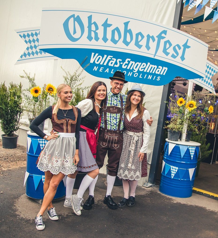 „Oktoberfesto“ aprangos tradicijos: drabužiai iš bebrų odos ir visame pasaulyje išgarsėjusi suknelė