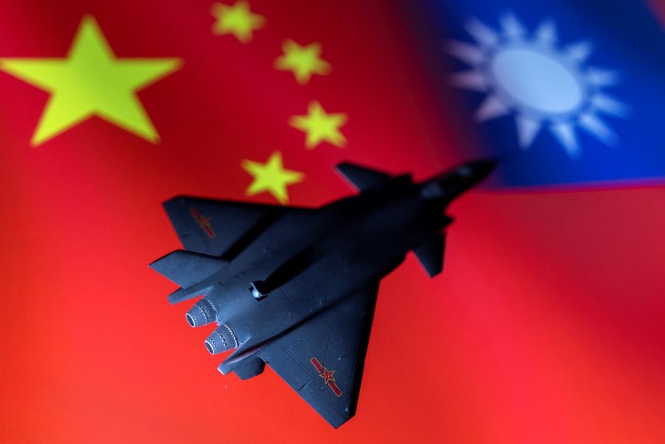 Kinija: karinės pratybos aplink Taivano sąsiaurį būtinos ir teisingos