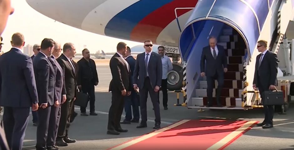 Į Iraną atskrido ne V. Putinas, o jo luošas antrininkas? (vaizdo įrašas)
