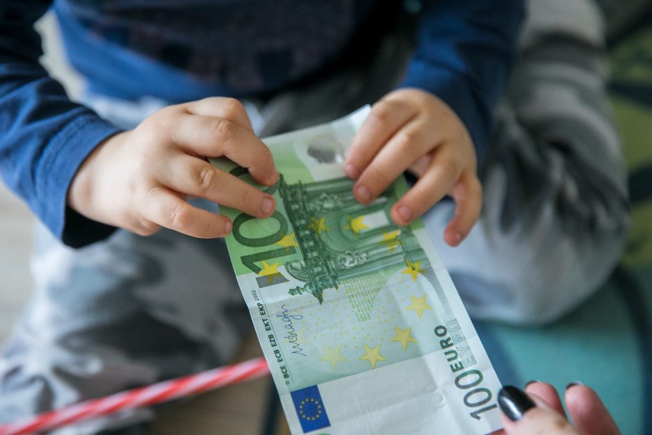Prezidento patarėja: vaiko pinigus reikia didinti mažiausiai iki 90 eurų