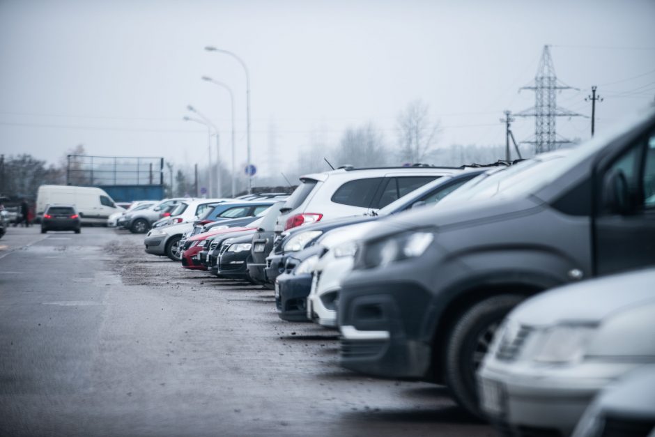 EP pritarė įstatymo projektui uždrausti automobilių su vidaus degimo varikliais pardavimus