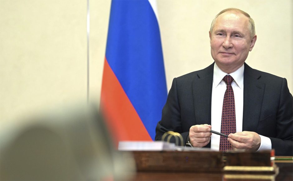 V. Putinas sako, kad didžiuojasi Rusijos karių veiksmais Ukrainoje