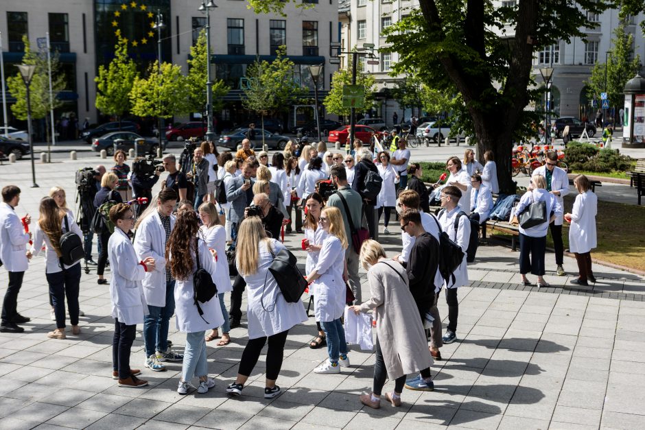 Šeimos gydytojų solidarumo akcija „Balti herojai surištomis rankomis“