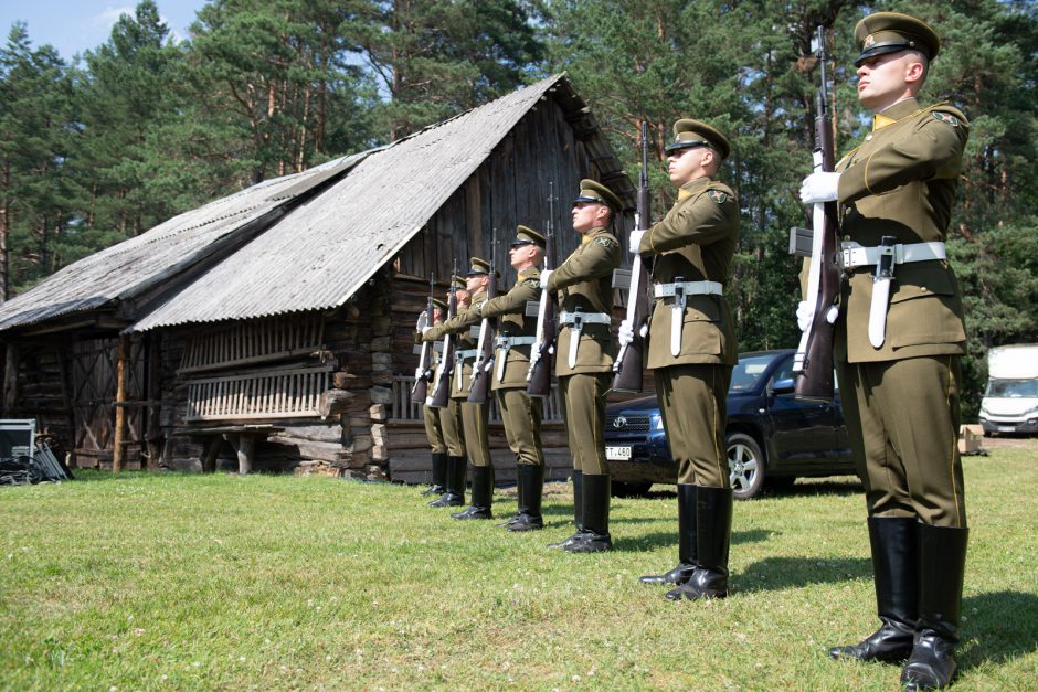 J. Jakavonio-Tigro sodyboje atidaryta rekonstruota partizanų vadavietė