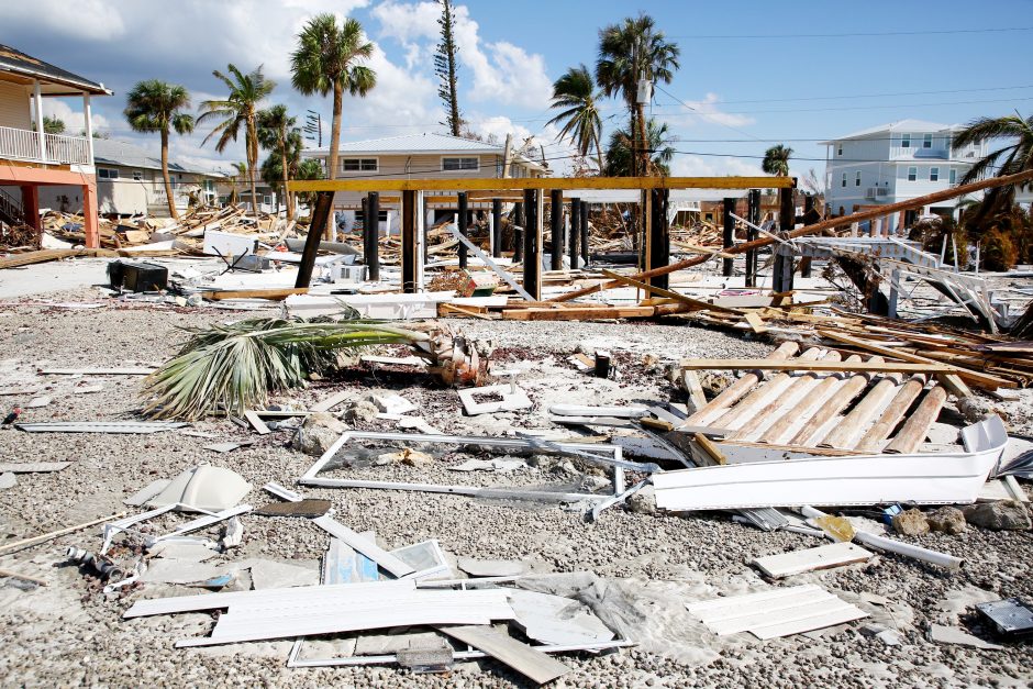 J. Bidenas vyksta į uraganą išgyvenusią Floridą – politinio oponento teritoriją
