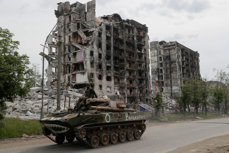 JT: karas Ukrainoje jau pražudė beveik 4 tūkst. civilių