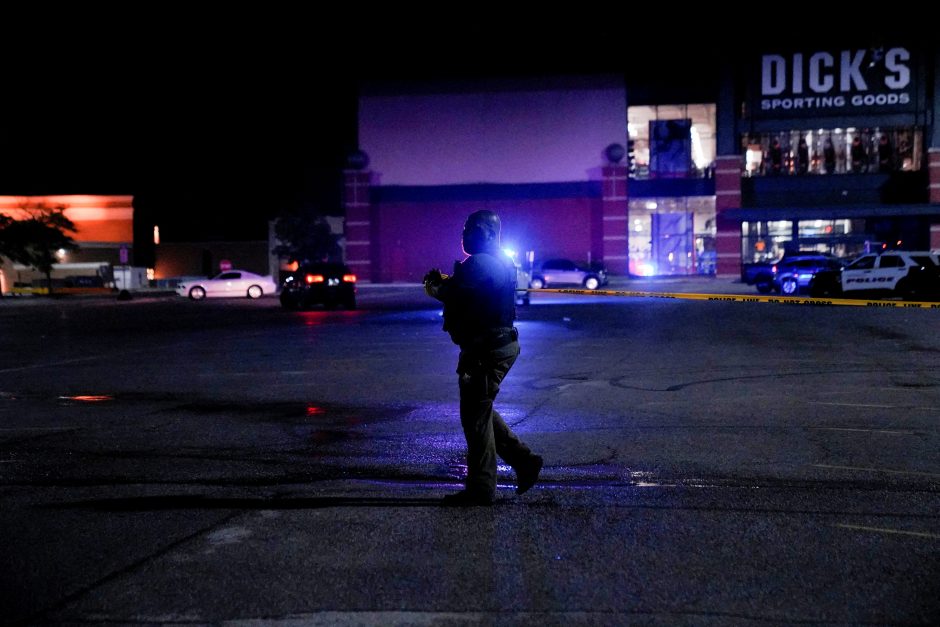 JAV prekybos centre per šaudymą žuvo trys žmonės, užpuolikas nukautas