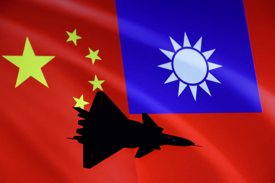Kinija dar kartą pagrasino: esant reikalui, Taivaną užims jėga