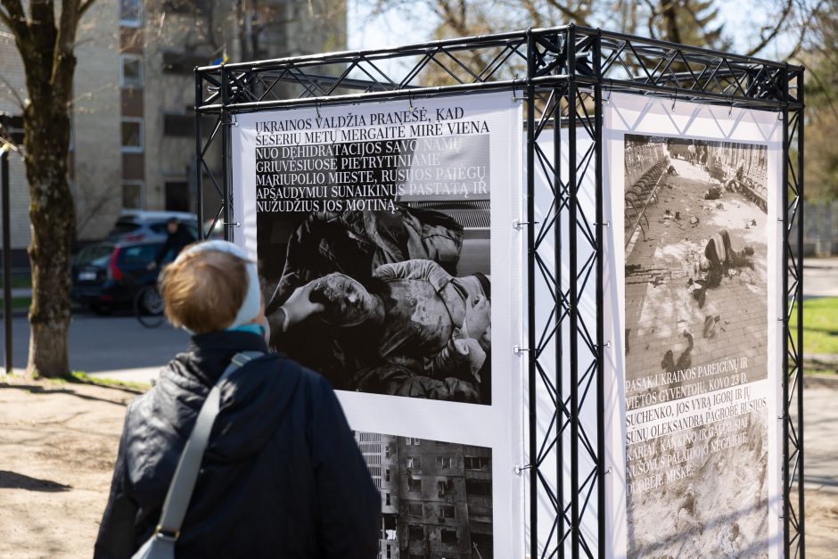 Prie Rusijos ambasados Vilniuje – protestas dėl seksualinio smurto Ukrainoje