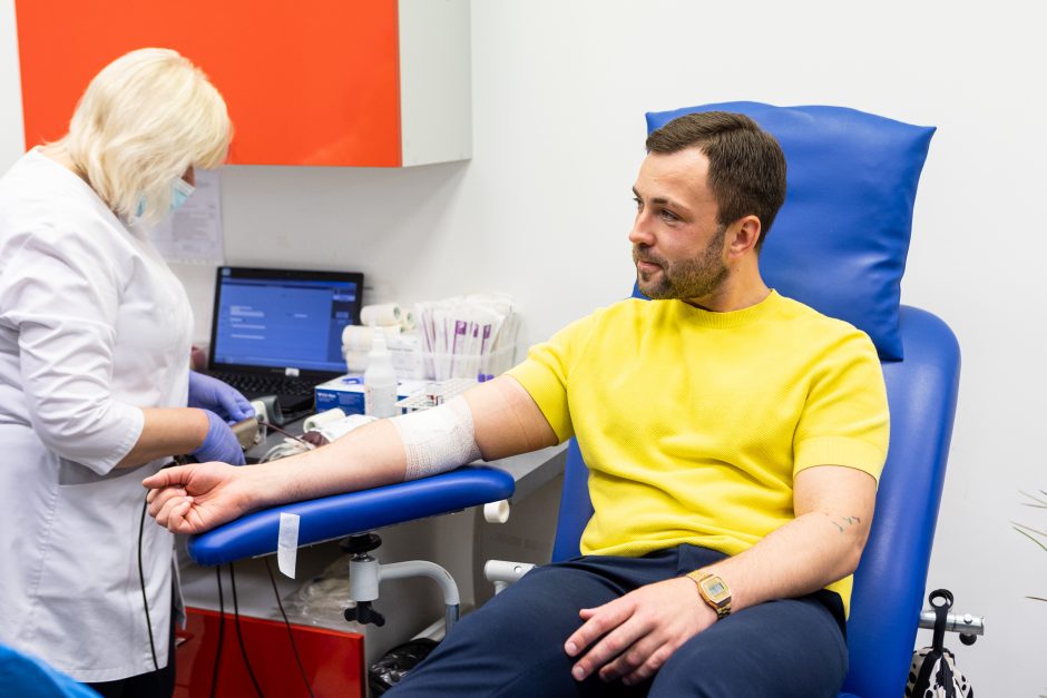 Homoseksualūs asmenys galės nevaržomai tapti kraujo donorais
