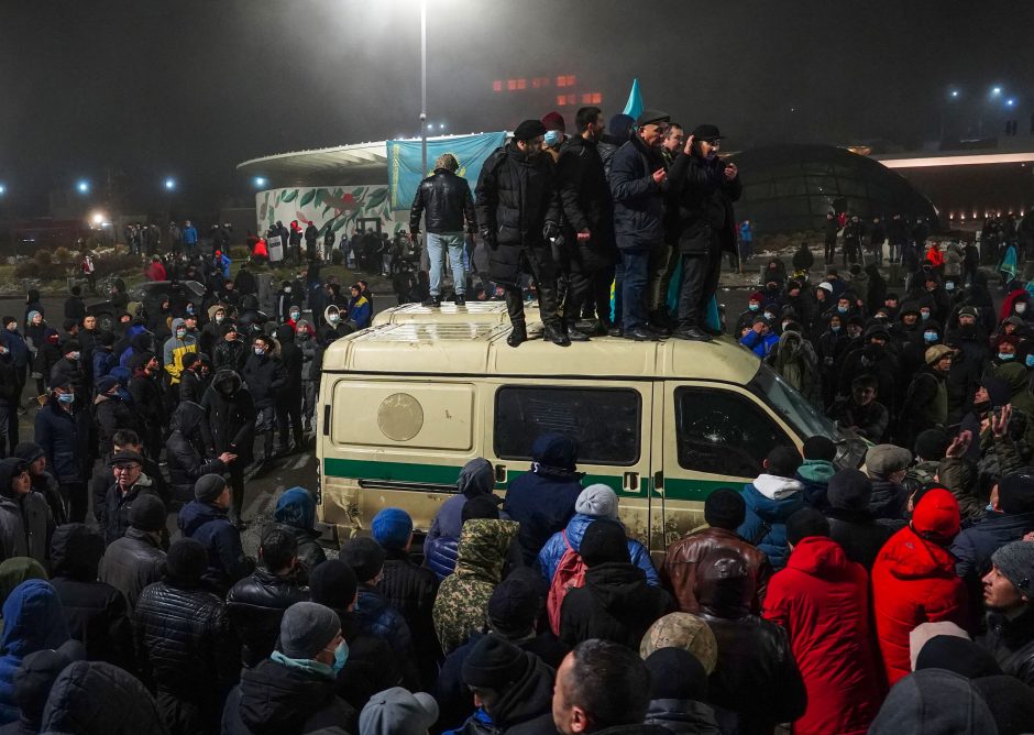 Per protestus Kazachstane žuvo dvylika policininkų: vienas rastas nupjauta galva