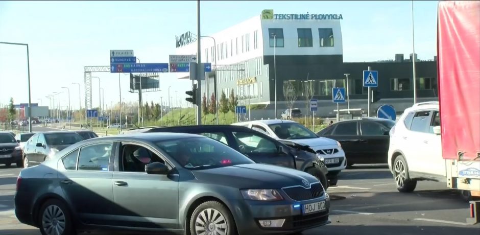 Vilniuje – avarija: visiškai girta moteris ne tik pati sėdo prie vairo, bet kartu dar pasiėmė vaiką