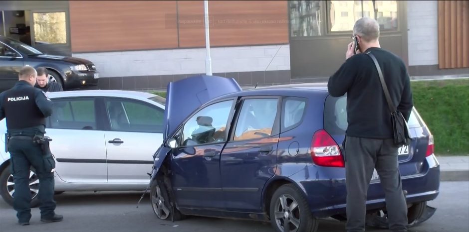 Vilniuje – avarija: visiškai girta moteris ne tik pati sėdo prie vairo, bet kartu dar pasiėmė vaiką