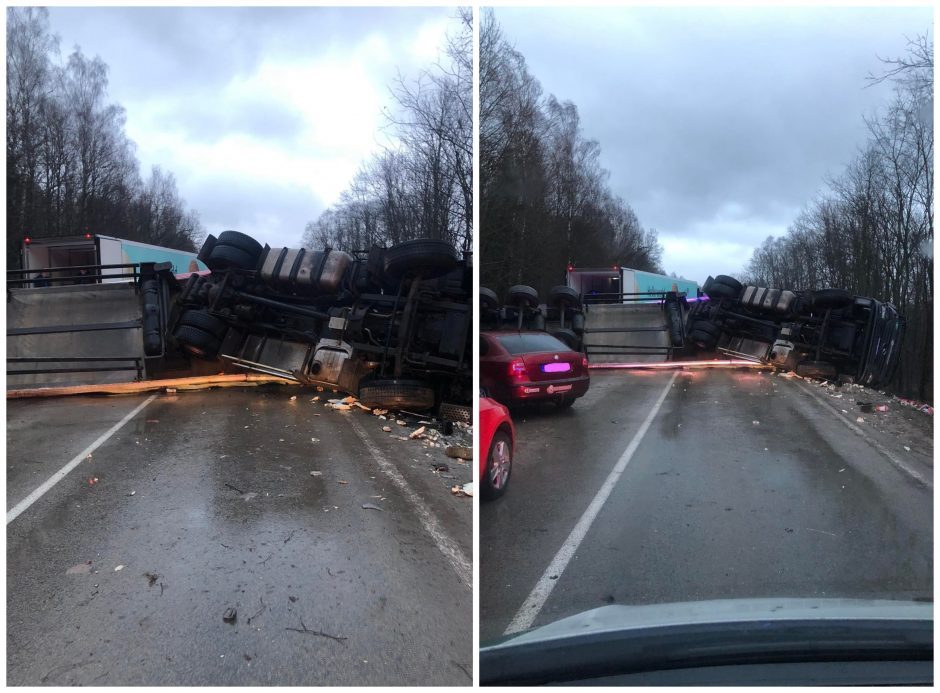 Šiaulių ligoninėje mirė po avarijos paguldytas vilkiko vairuotojas