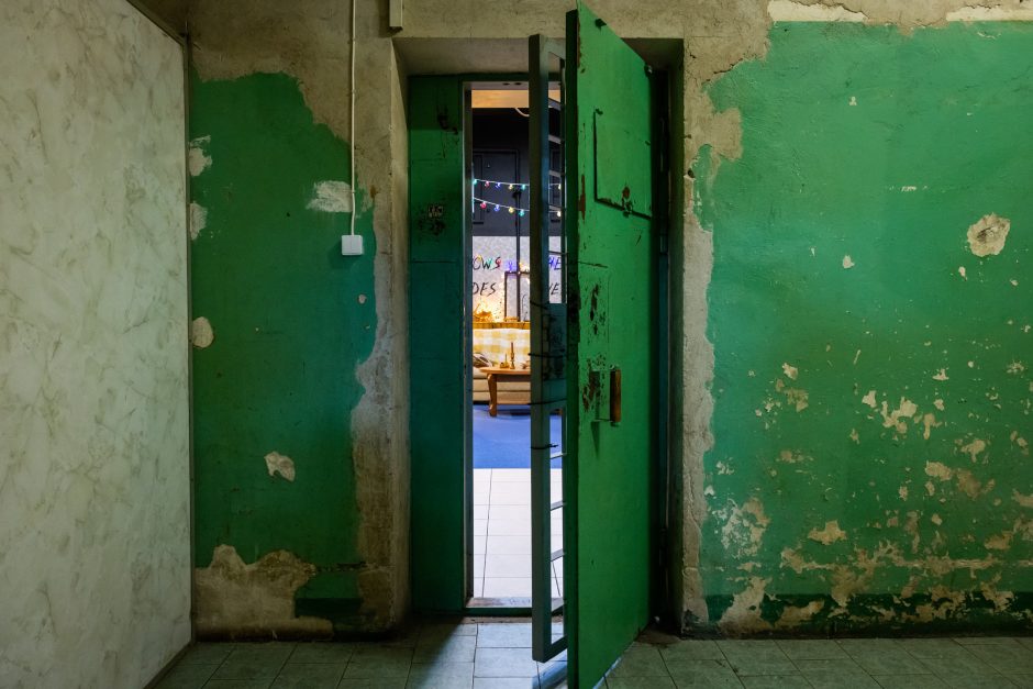 Buvusiame Lukiškių kalėjime – galimybė išsinuomoti kamerą su „Stranger Things“ atributika
