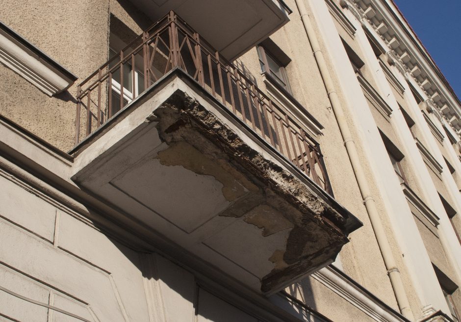 Tragedija Panevėžyje: žuvo pro balkoną iškritusi jauna moteris