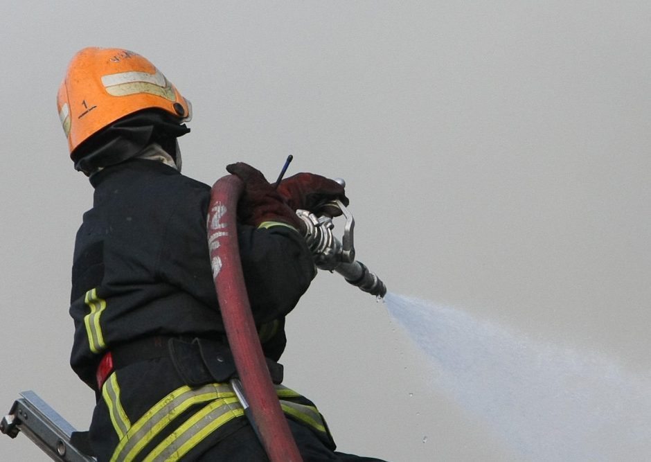 Utenos rajone sudegė ūkinis pastatas: įtariamas padegimas