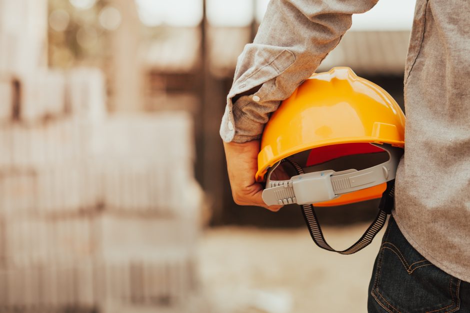 Statybos įmonėje dirbantys vyrai reikalavo kyšio: žadėjo sklandžią techninę priežiūrą